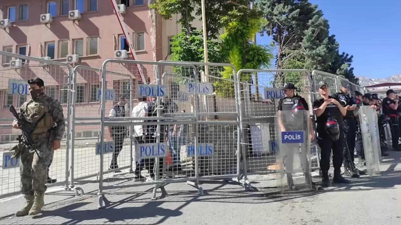 Hakkari Belediye Başkanı Mehmet Sıddık Akış'a 19 yıl 6 ay hapis cezası