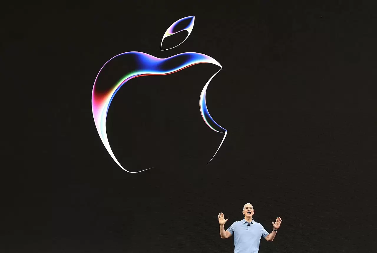 Teknoloji devi Apple, dünyanın en değerli şirketi unvanını kazandı.