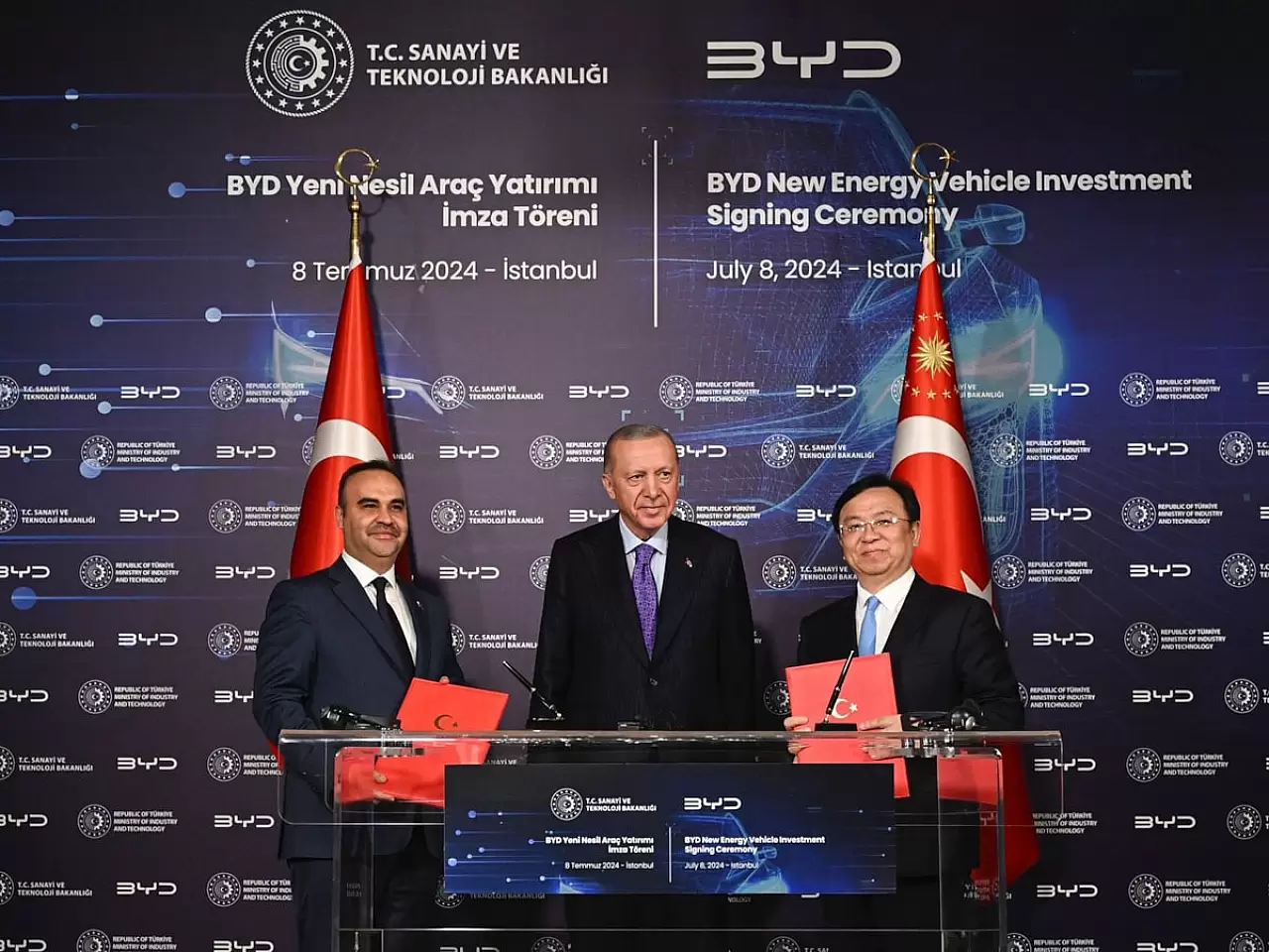 Çinli BYD, Türkiye'de büyük bir elektrikli araç yatırımı için anlaşma imzaladı.