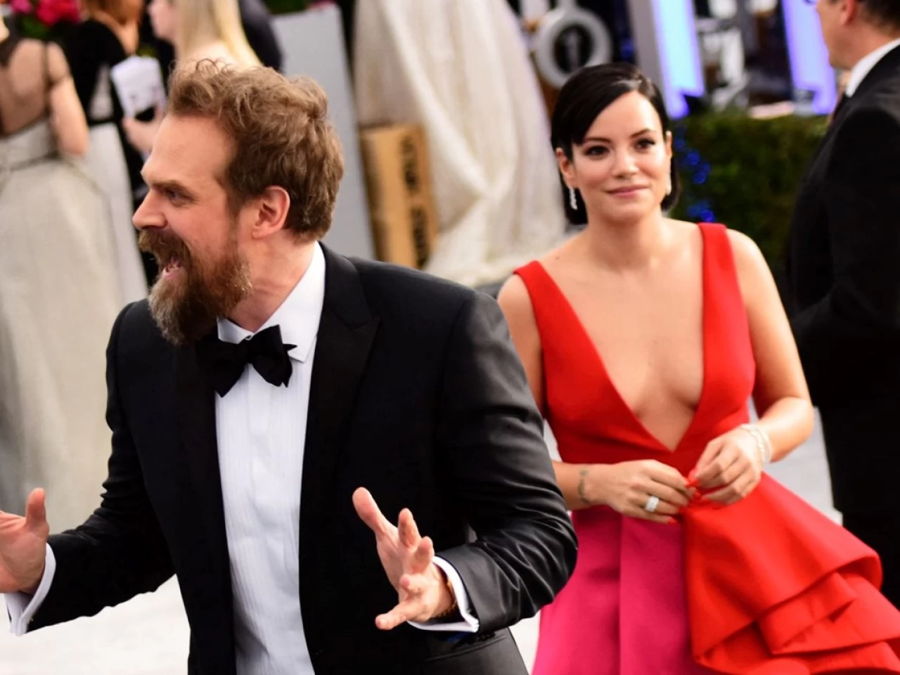 İngiliz Şarkıcı Lily Allen ve Oyuncu David Harbour Ayrıldı: Hayranlar Şaşkın!