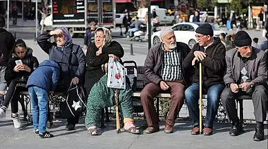 Bayramda emeklilere ikramiye müjdesi: Maaşlar unutuldu!