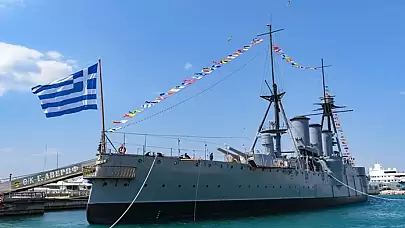 Ege Denizi'nde Türk ve Yunan Savaş Gemileri Karşı Karşıya Geldi!